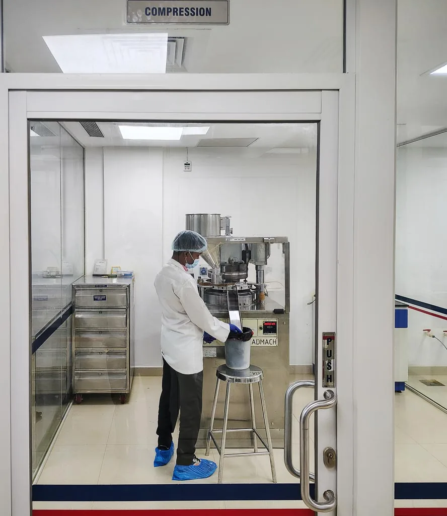 Operator at the tablet compression machine in the Stabicon compression suite