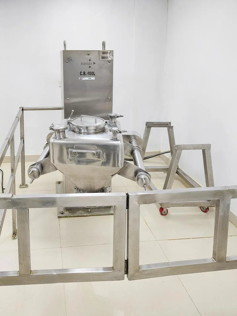 Container / bin blender (C.B.-100L) for gentle powder blending in the Stabicon processing suite